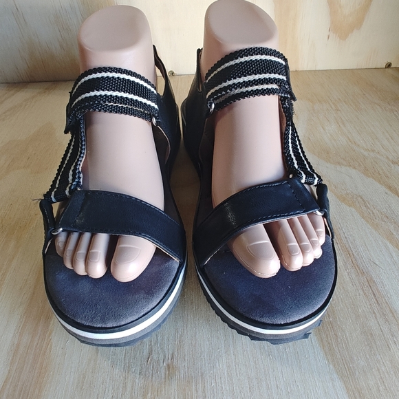 Adrienne Vittadini Sport Women Sandals Faux Leather Black White Size 7.5 - Picture 1 of 12